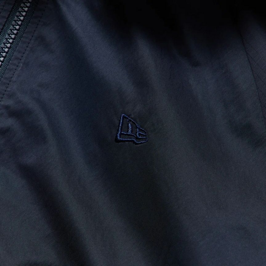 ニューエラのブルゾン