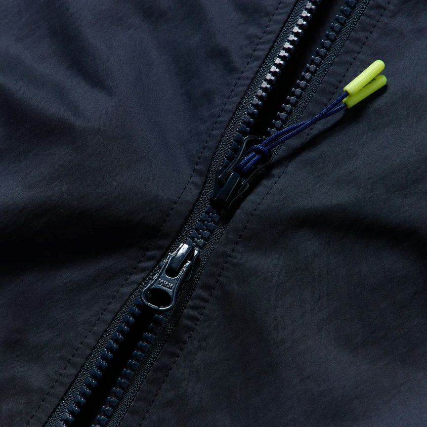 ニューエラのブルゾン