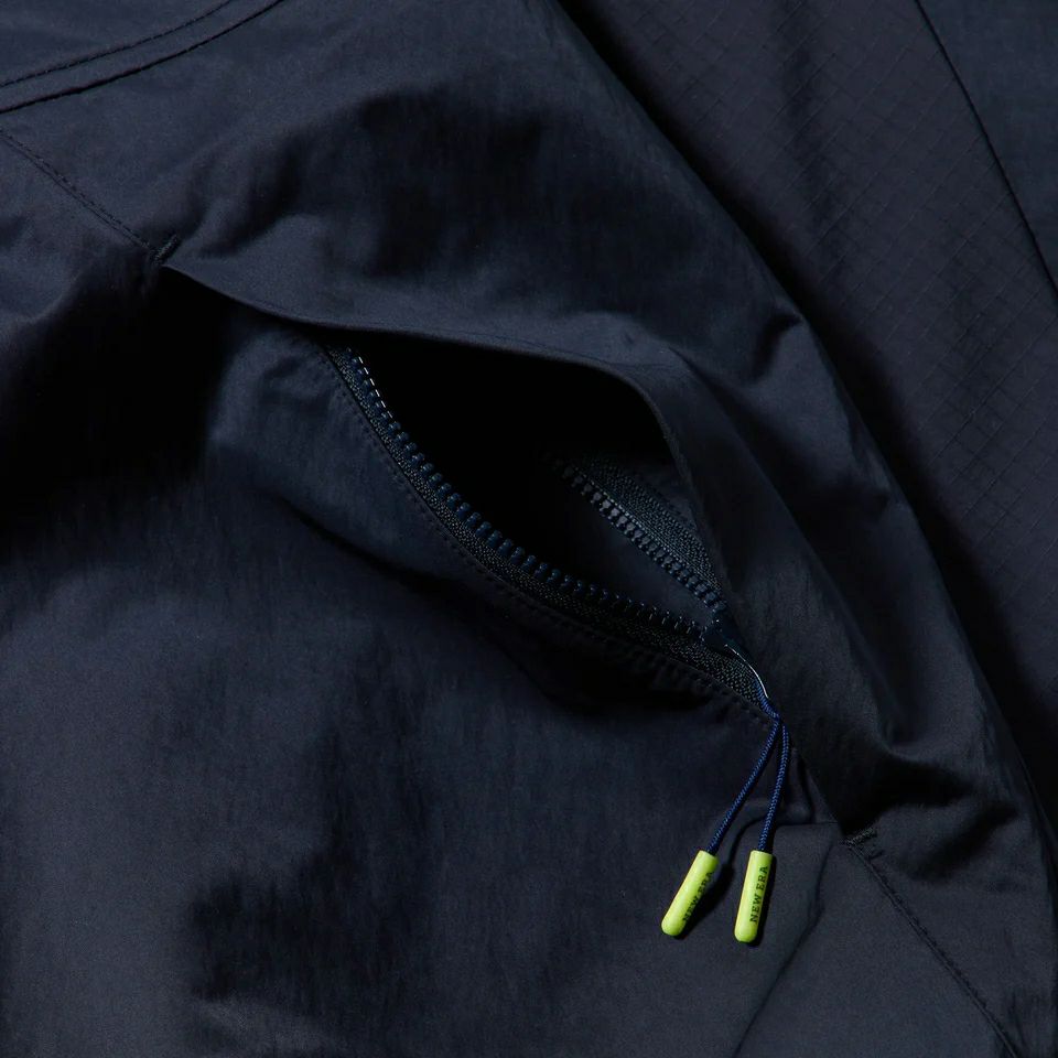 ニューエラのブルゾン