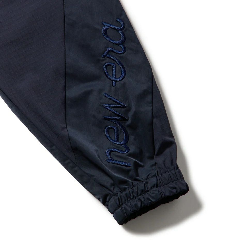 ニューエラのブルゾン