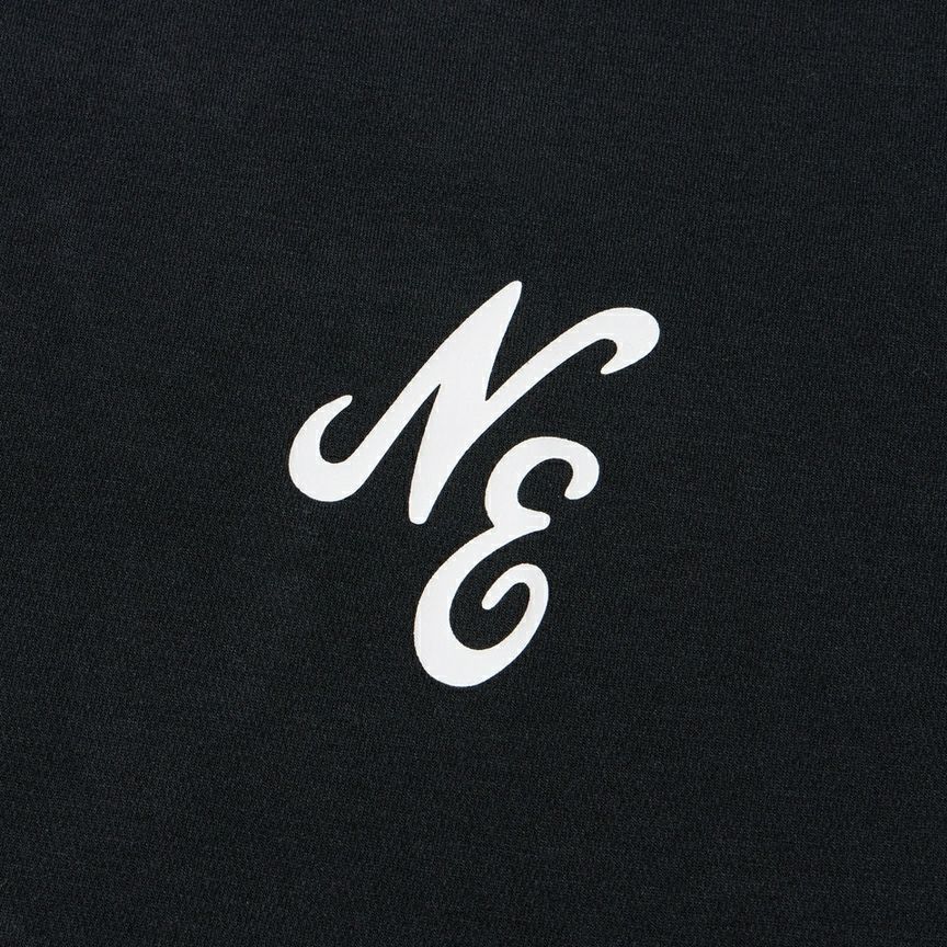 ニューエラのTシャツ