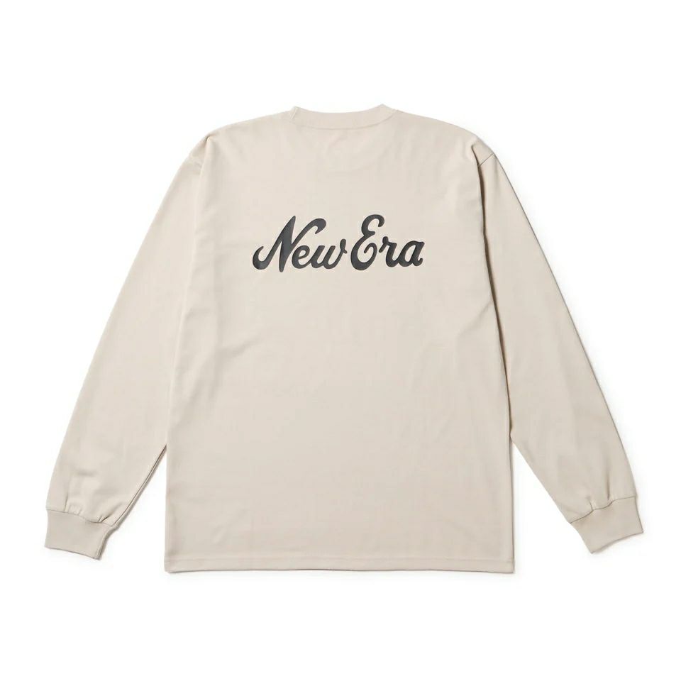 ニューエラのTシャツ