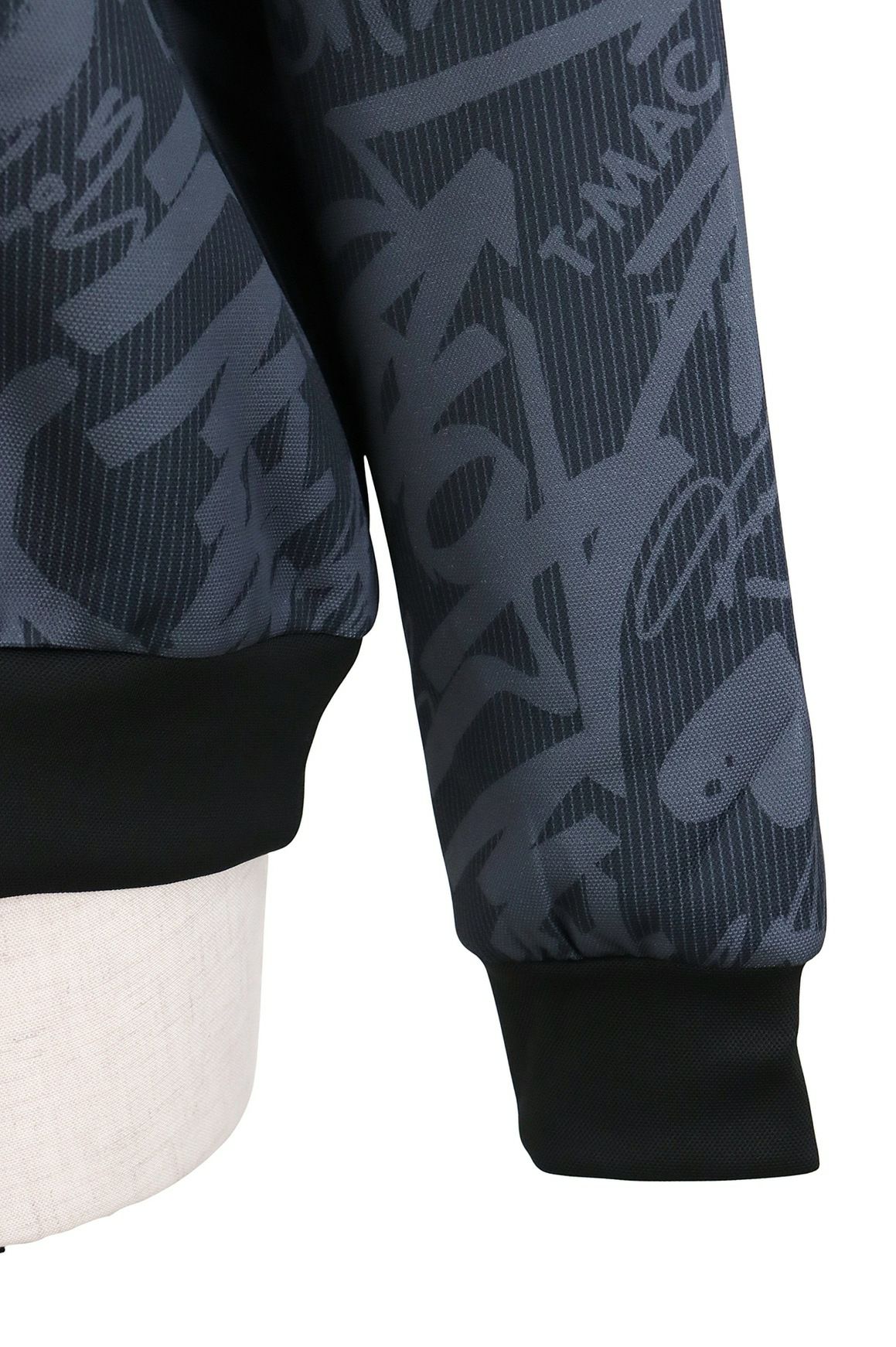 ティーマックのパーカー