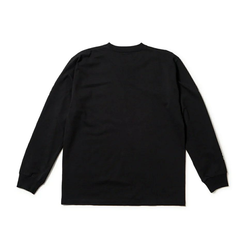 ニューエラのTシャツ