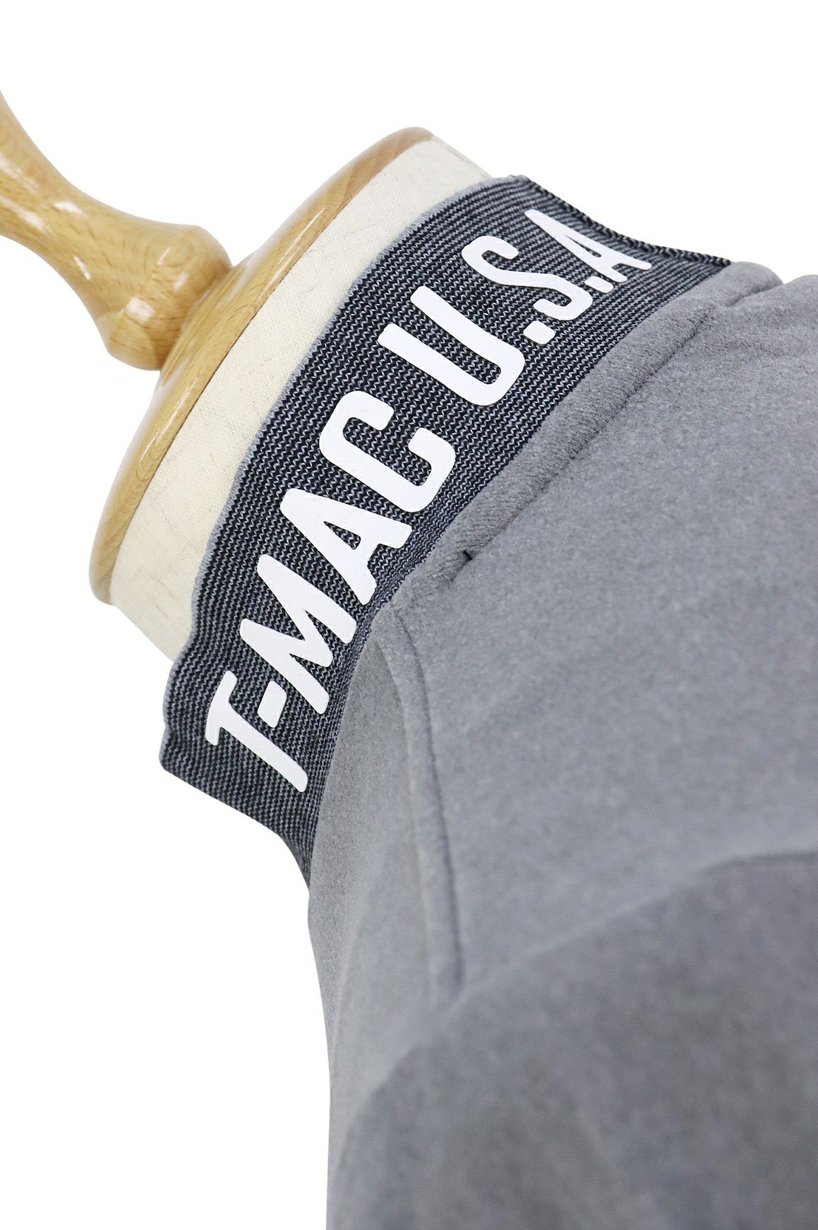 ティーマックのハイネックシャツ