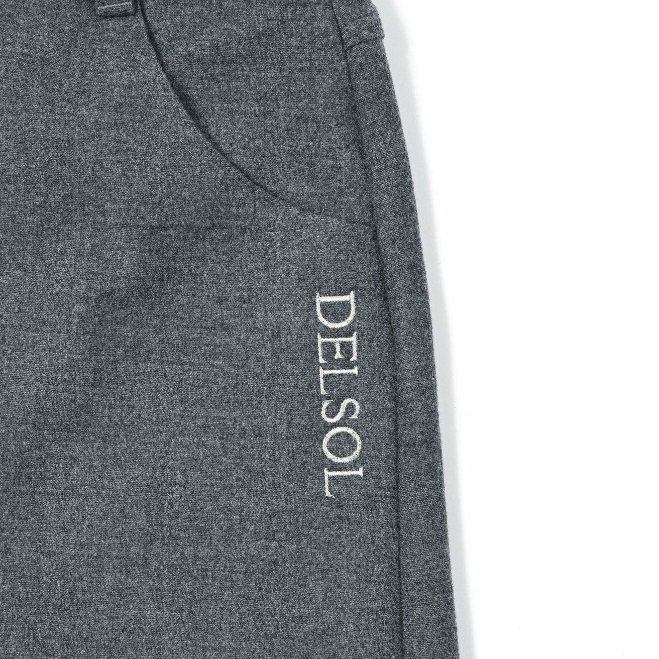 デルソルゴルフのショートパンツ