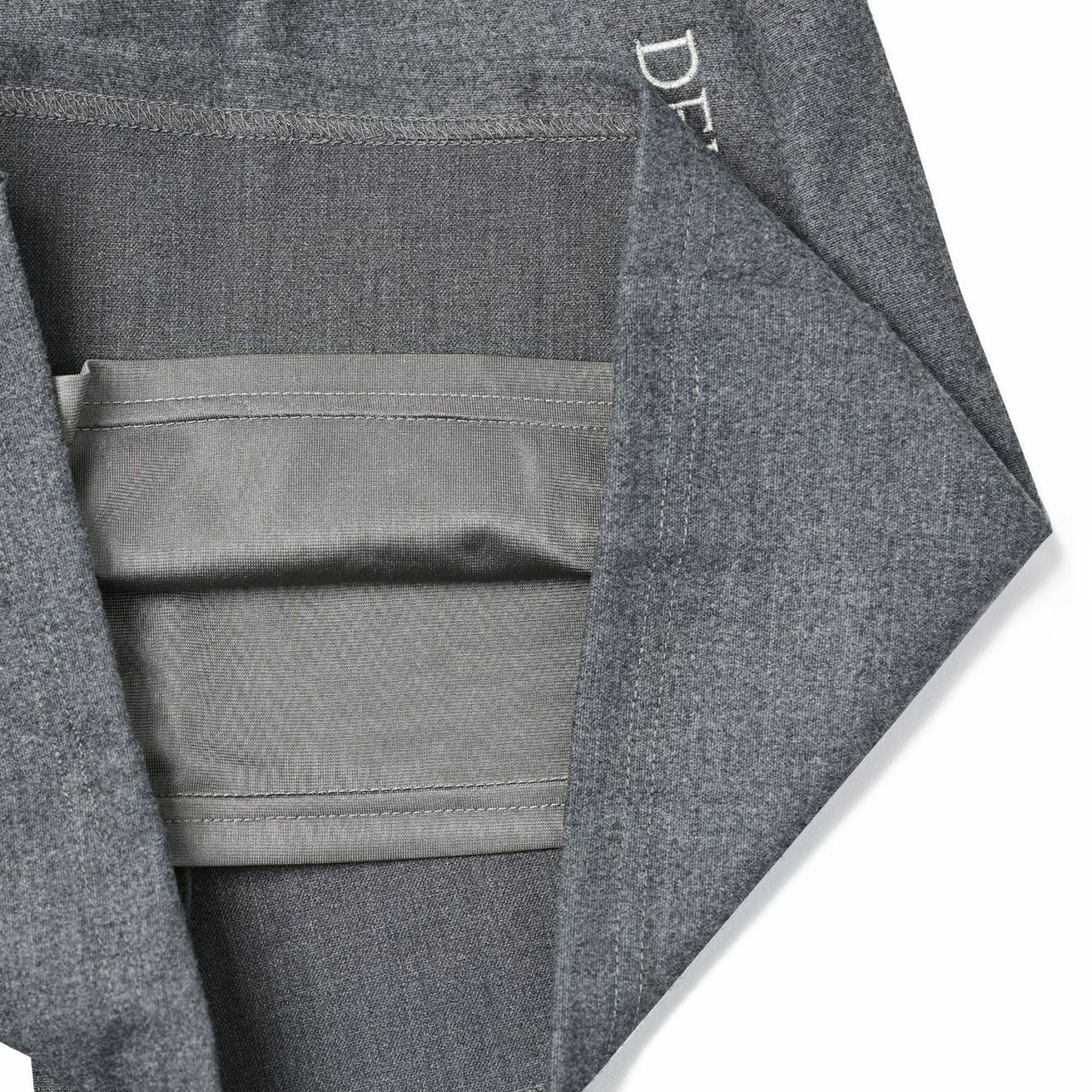 デルソルゴルフのショートパンツ