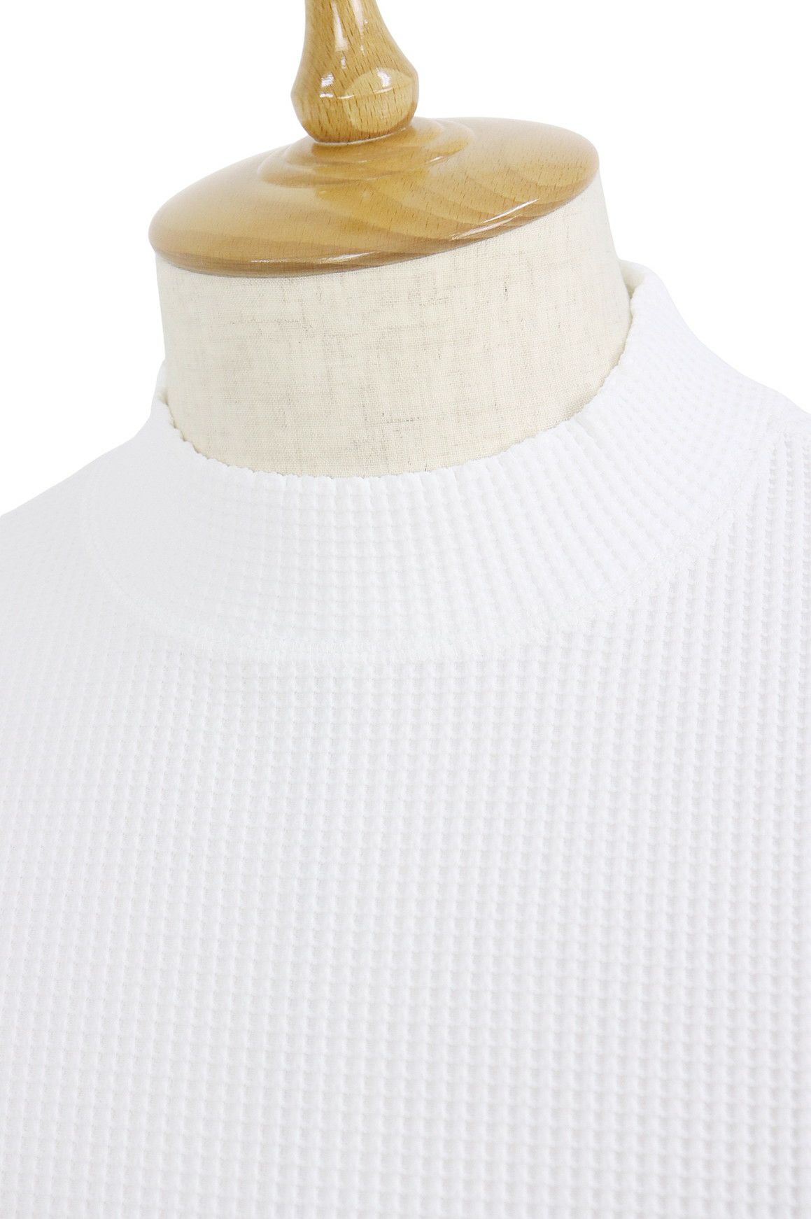 モコのハイネックシャツ