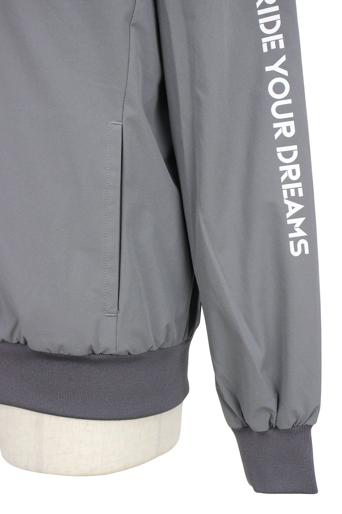 カステルバジャックスポーツのブルゾン