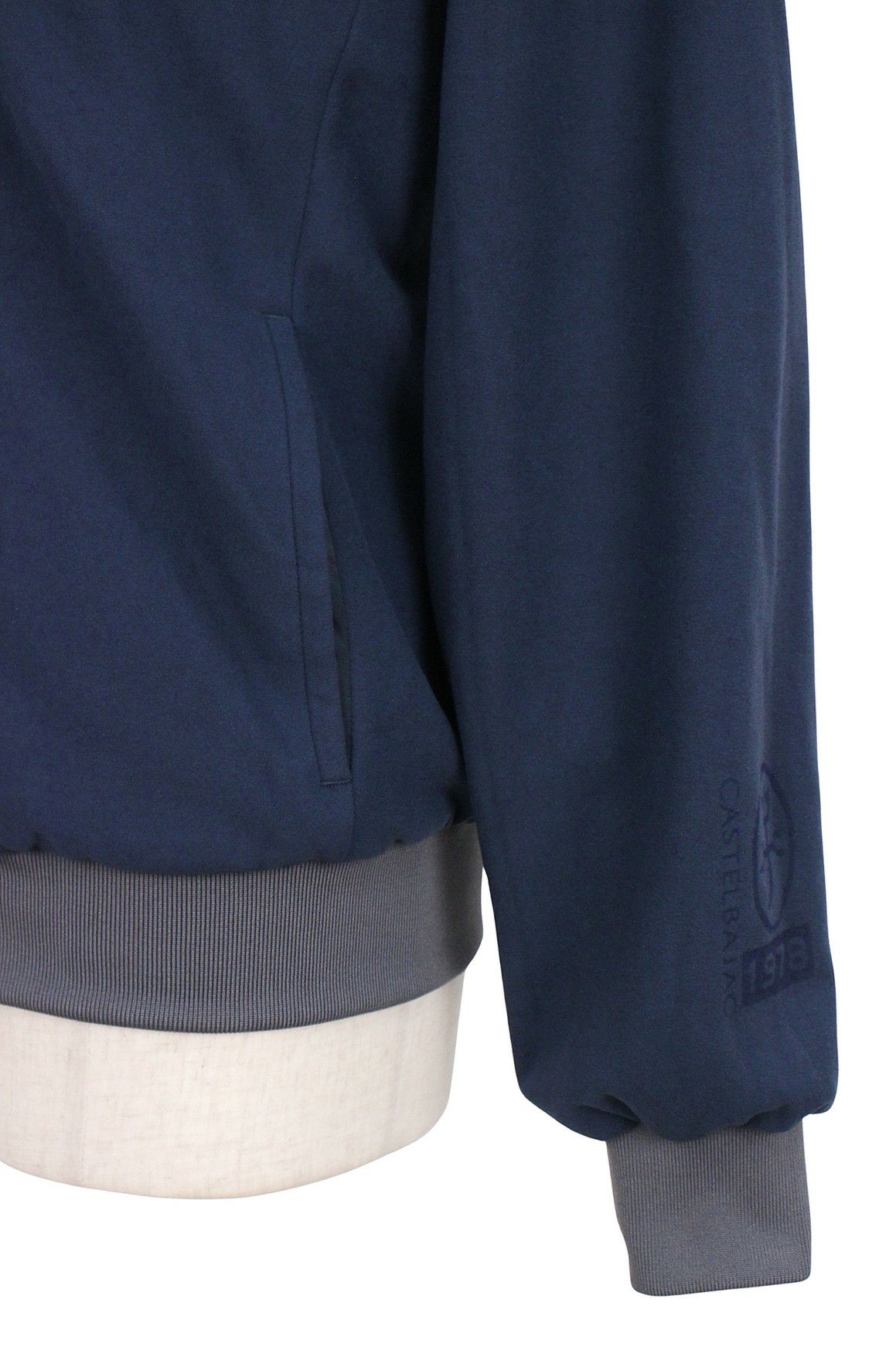 カステルバジャックスポーツのブルゾン