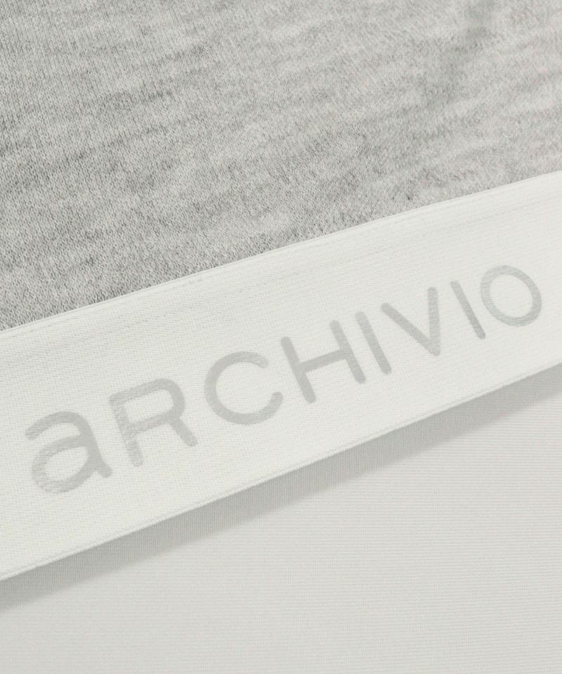 アルチビオのハイネックシャツ