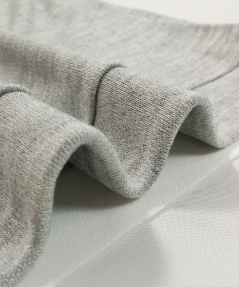 アルチビオのハイネックシャツ