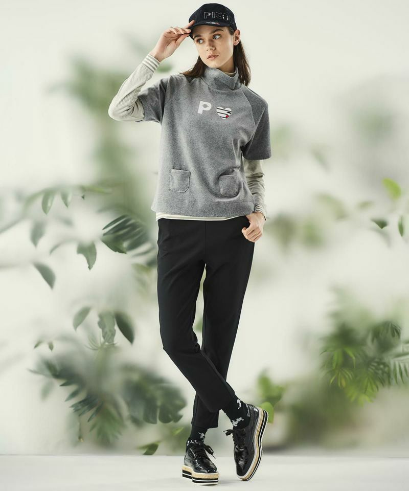 ピッコーネクラブのハイネックシャツ