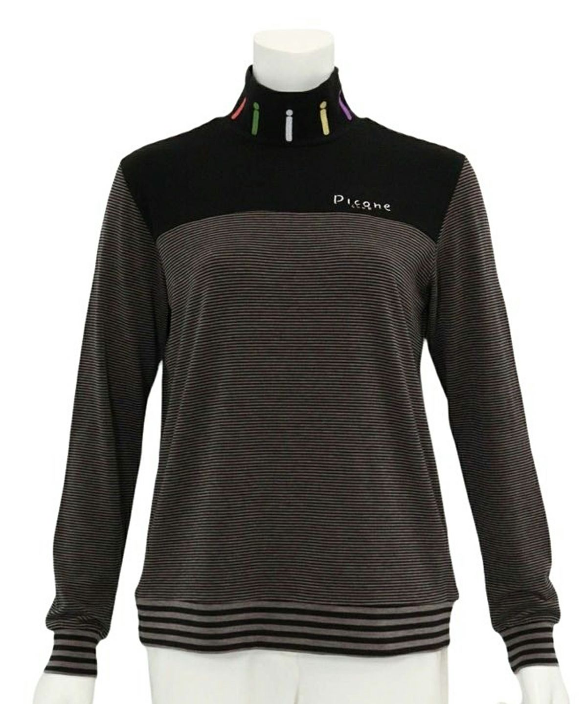 ピッコーネクラブのハイネックシャツ