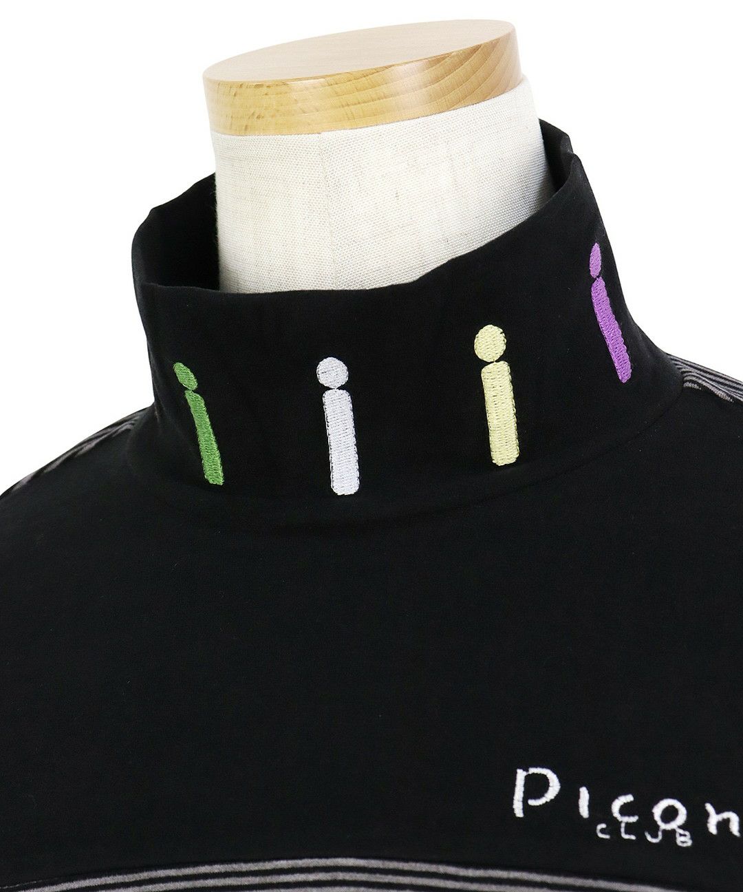 ピッコーネクラブのハイネックシャツ