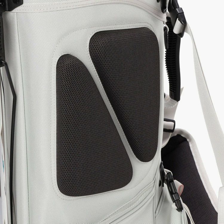 ブリーフィングのキャディバッグ