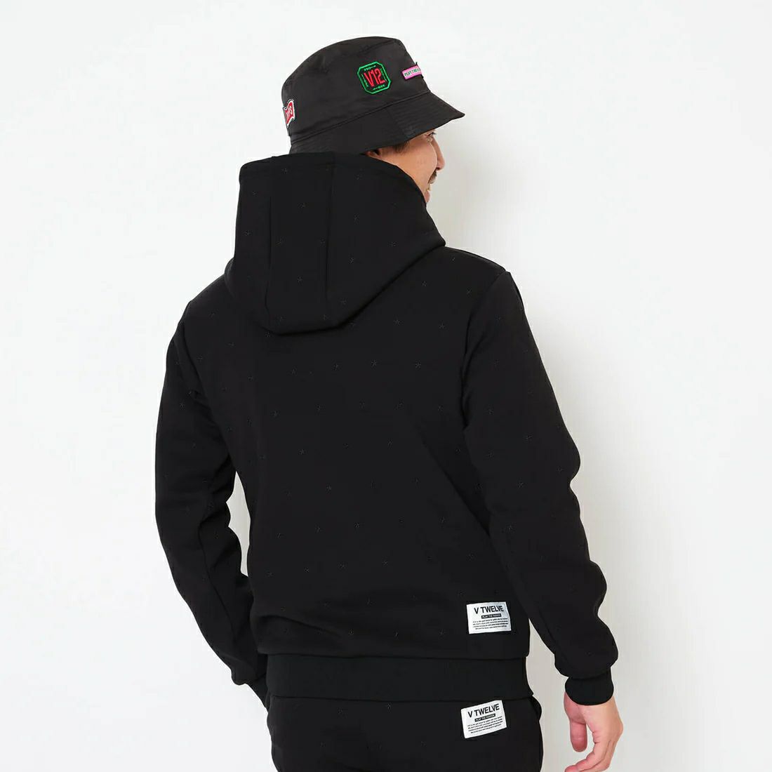 V12のパーカー
