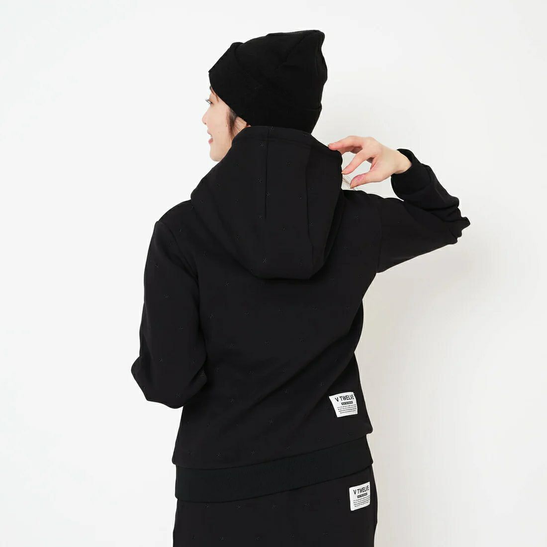 V12のパーカー