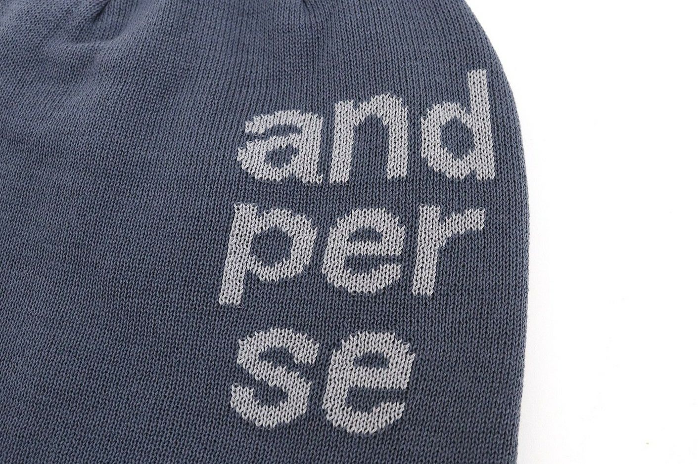 アンパスィのニット帽