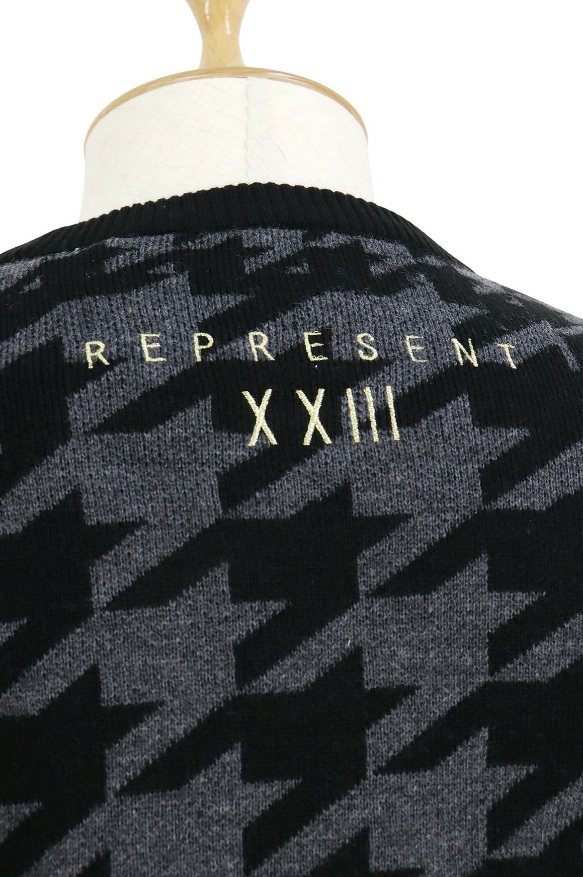 カールカナイのセーター