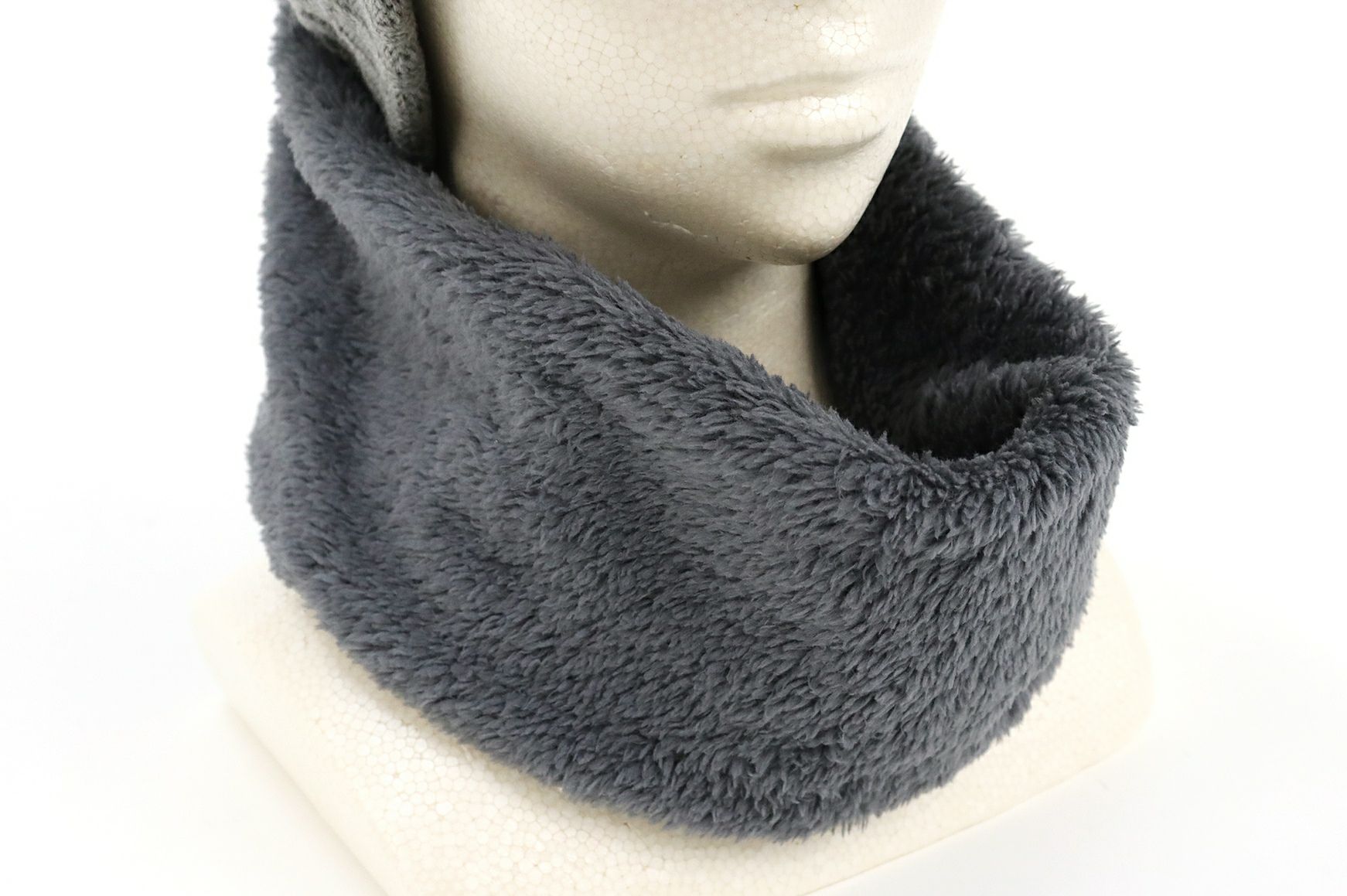 レザレクションのニットキャップ