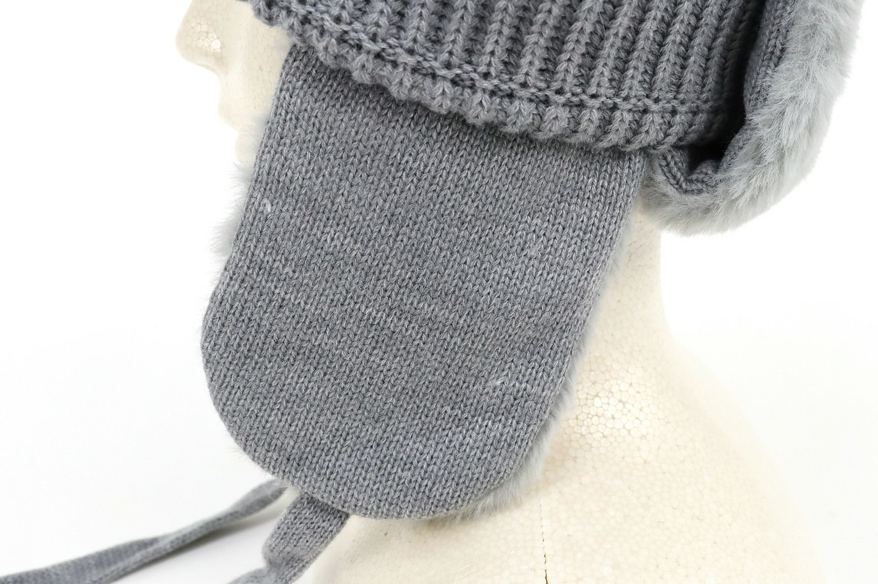 レザレクションのニットキャップ