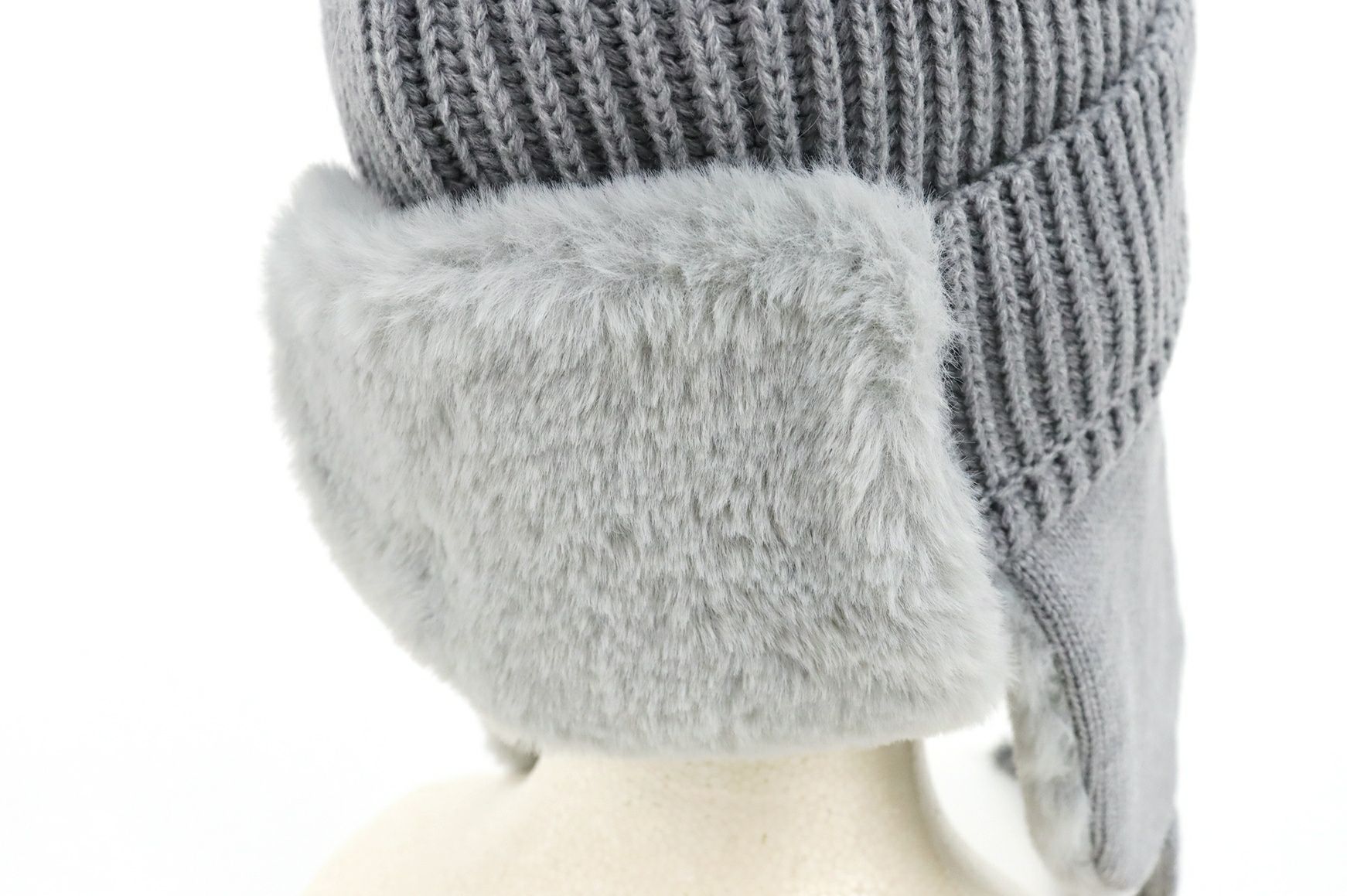 レザレクションのニットキャップ