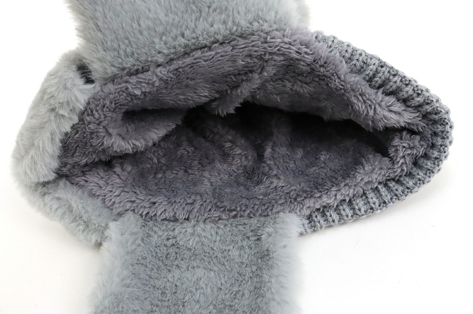 レザレクションのニットキャップ