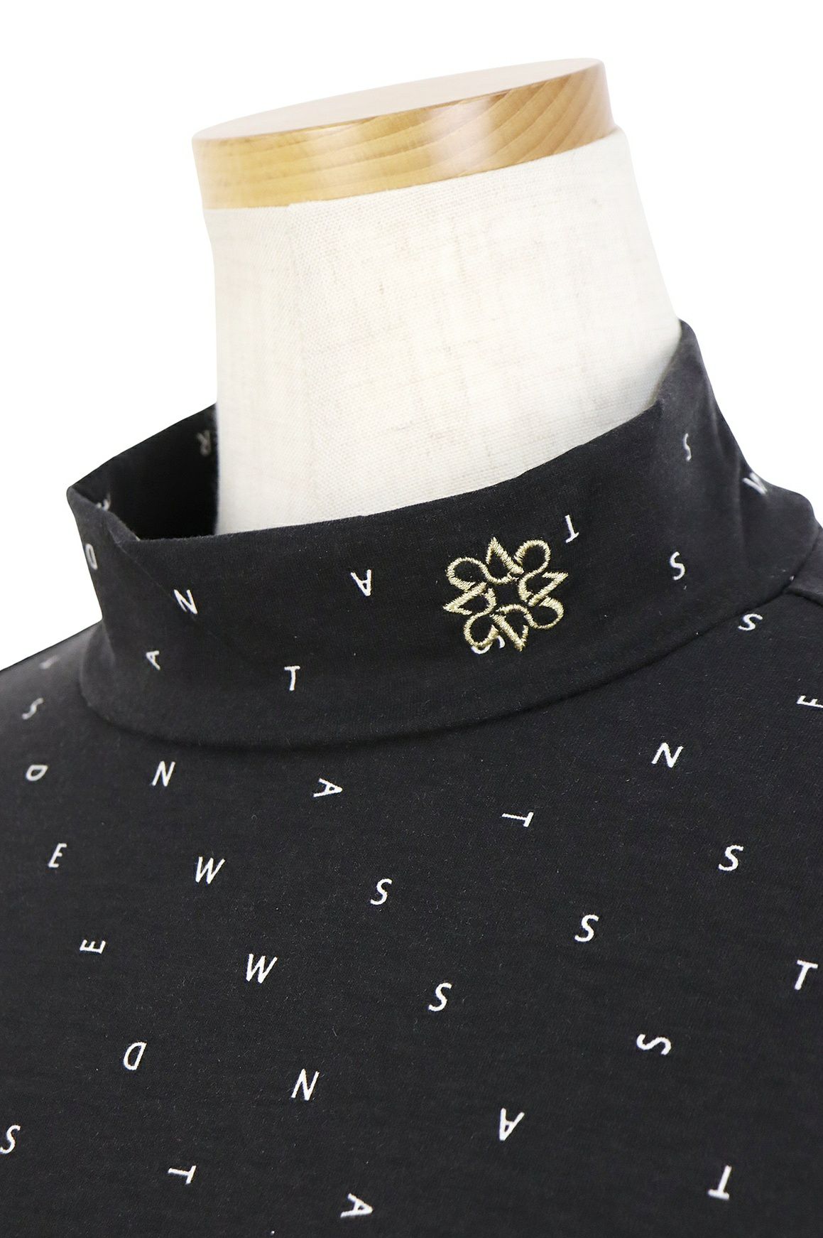 セントアンドリュースのハイネックシャツ