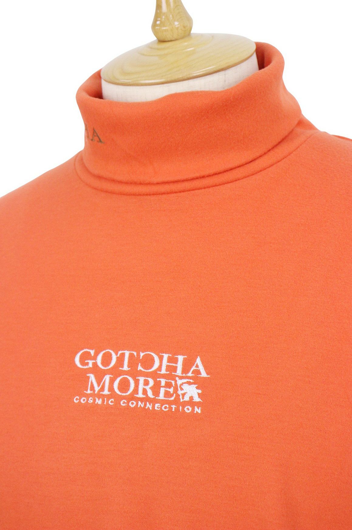 ガッチャゴルフのハイネックシャツ