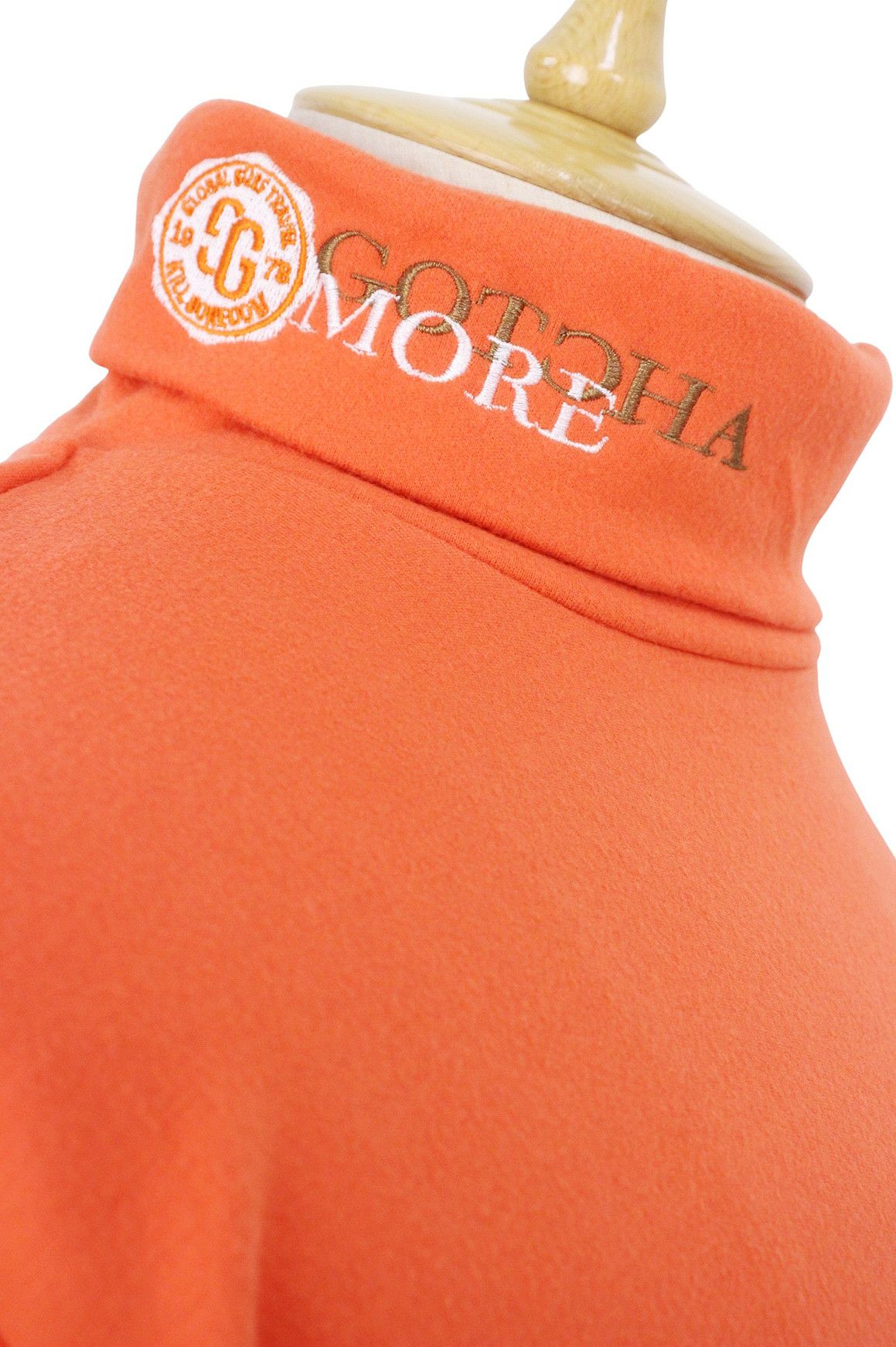 ガッチャゴルフのハイネックシャツ