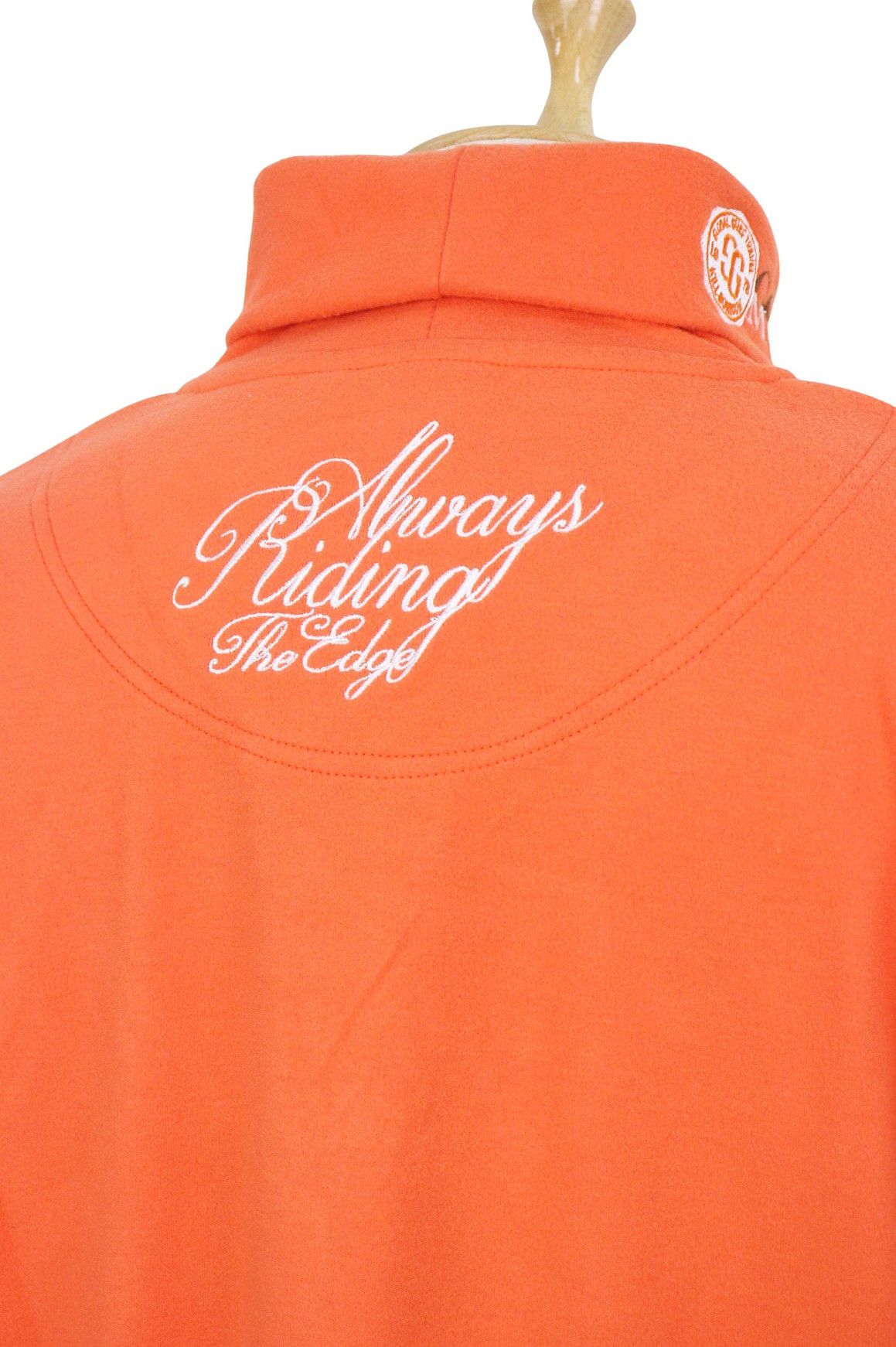 ガッチャゴルフのハイネックシャツ