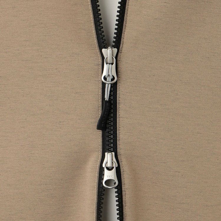 ブリーフィングのパーカー