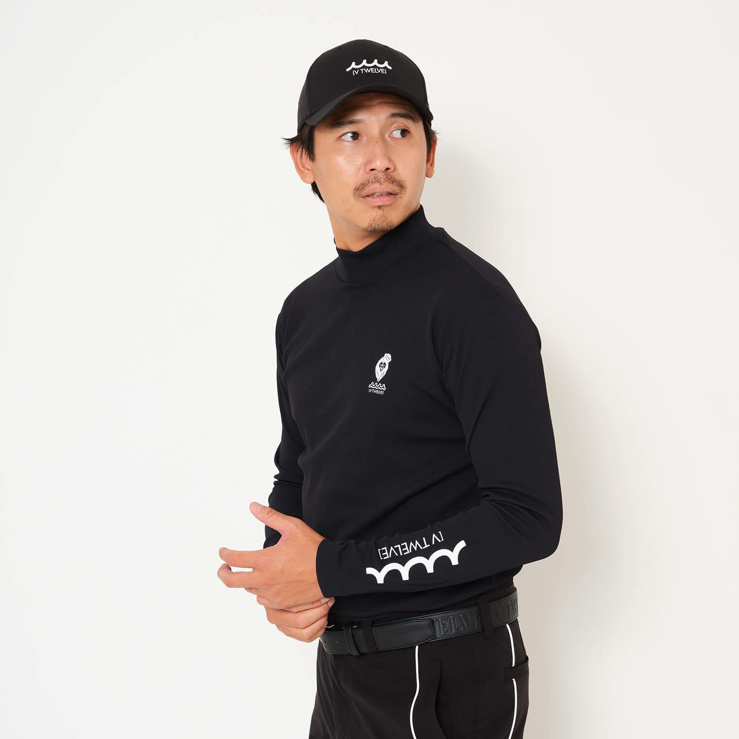 ヴィトゥエルブゴルフのハイネックシャツ