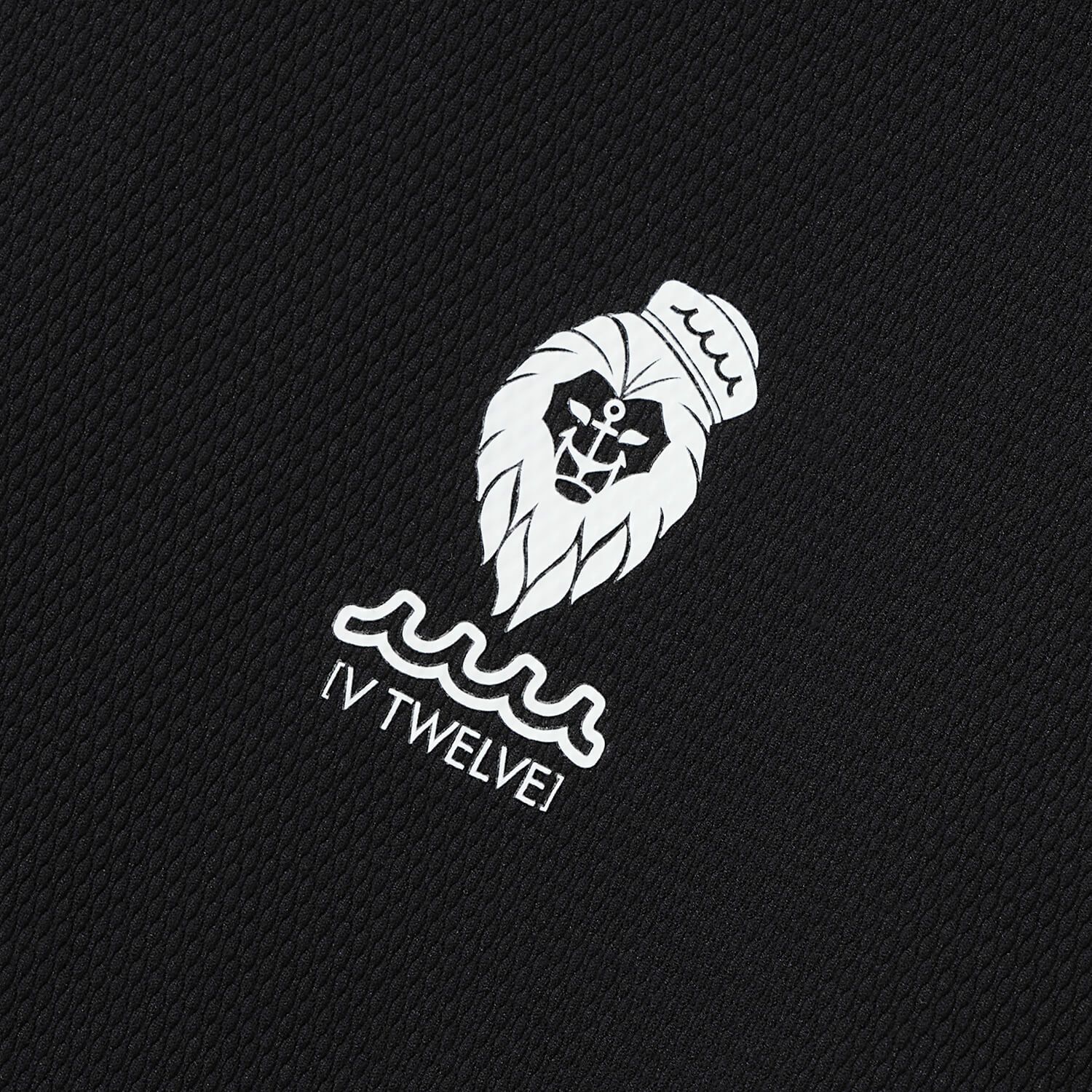 ヴィトゥエルブゴルフのハイネックシャツ