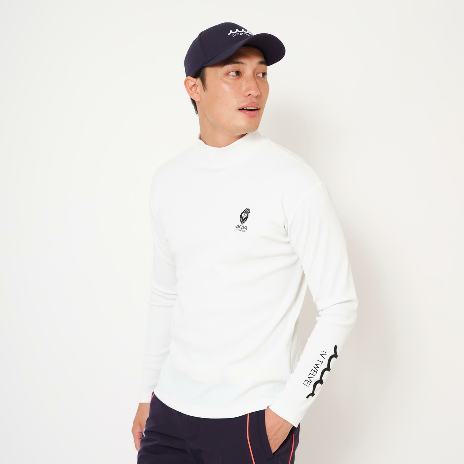 ヴィトゥエルブゴルフのハイネックシャツ