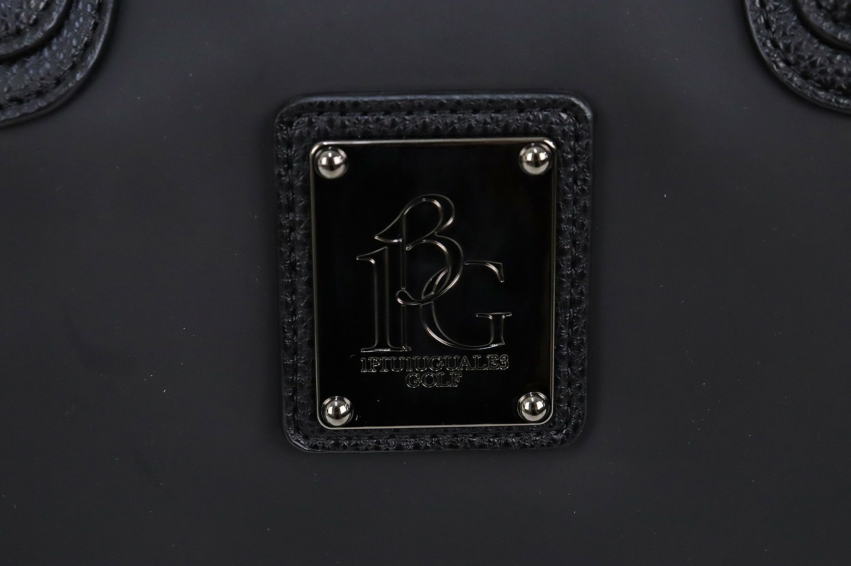 ウノピゥウノウグァーレトレのボストンバッグ