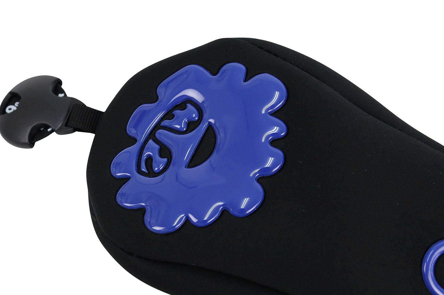 ピーダブリュサーキュラスのヘッドカバー