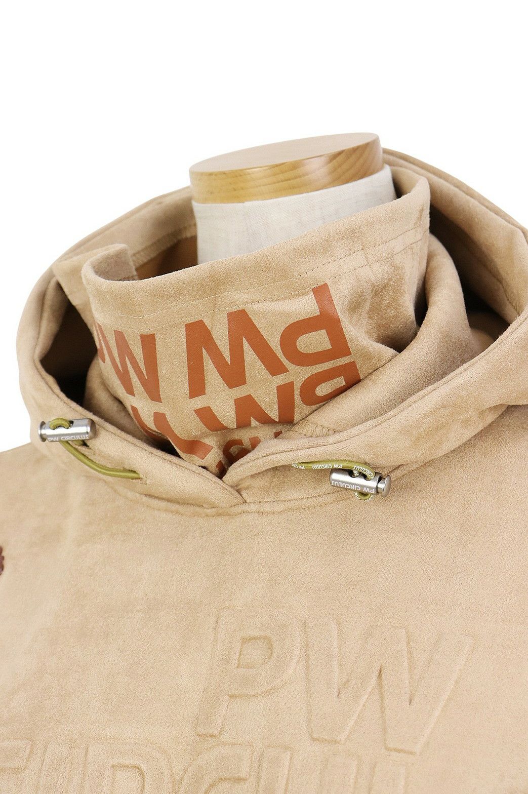 ピーダブリュサーキュラスのパーカー