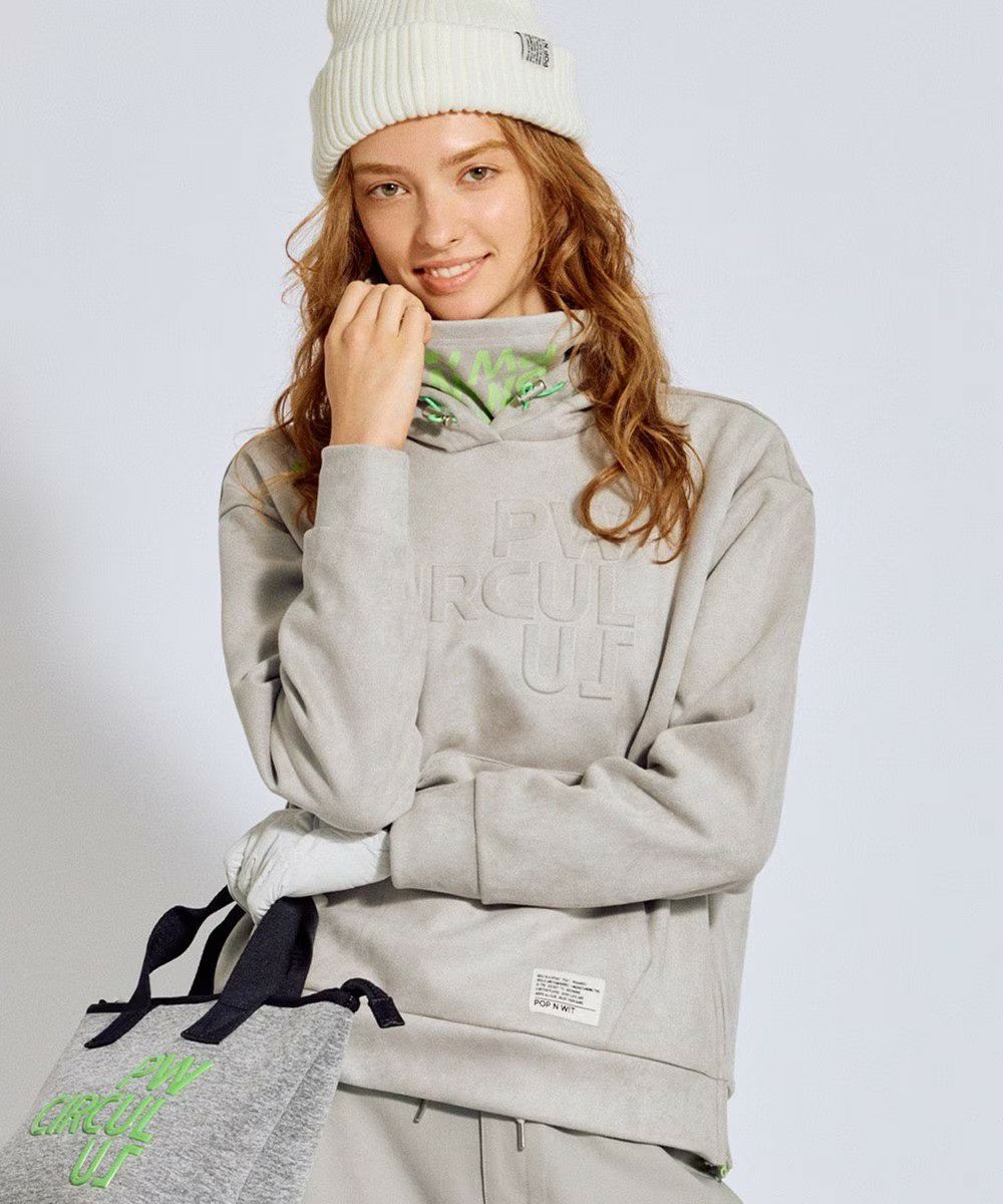 ピーダブリュサーキュラスのパーカー