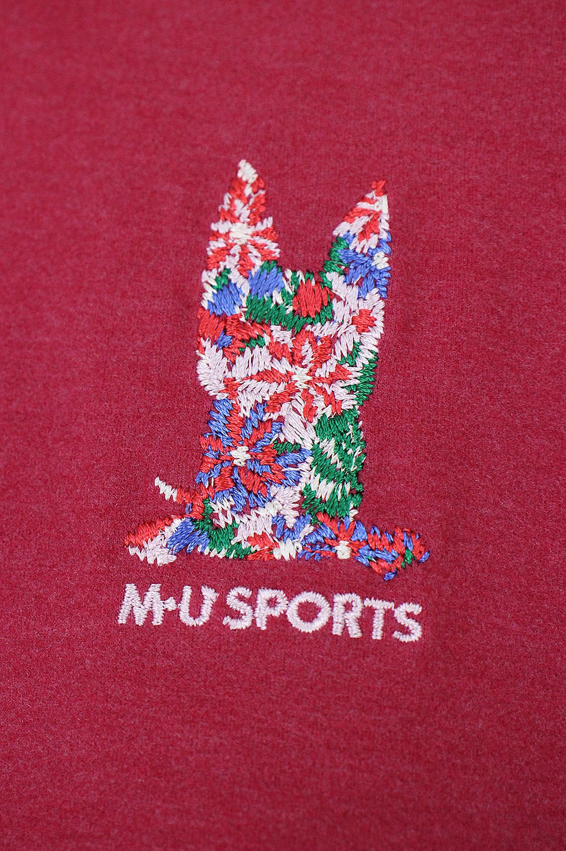 MUスポーツのハイネックシャツ