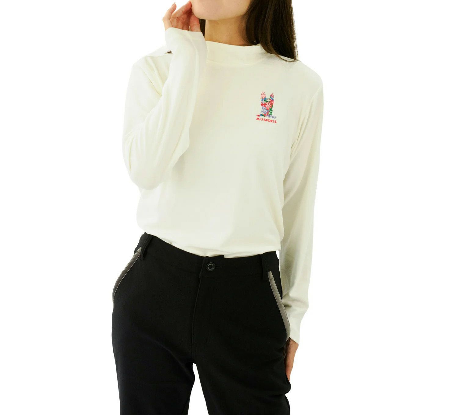 MUスポーツのハイネックシャツ