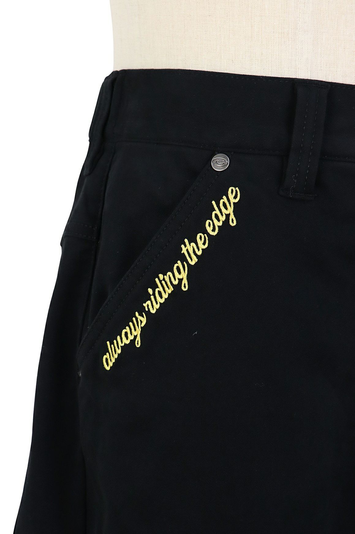 ガッチャゴルフのロングパンツ