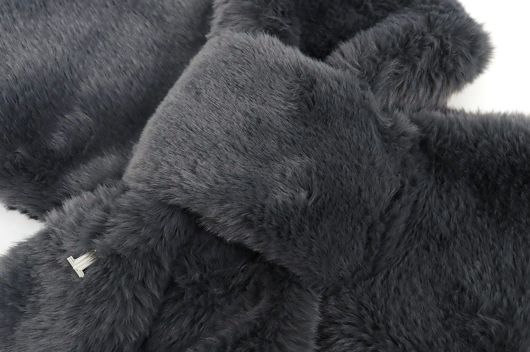 ランバンスポール日本正規品のマフラー