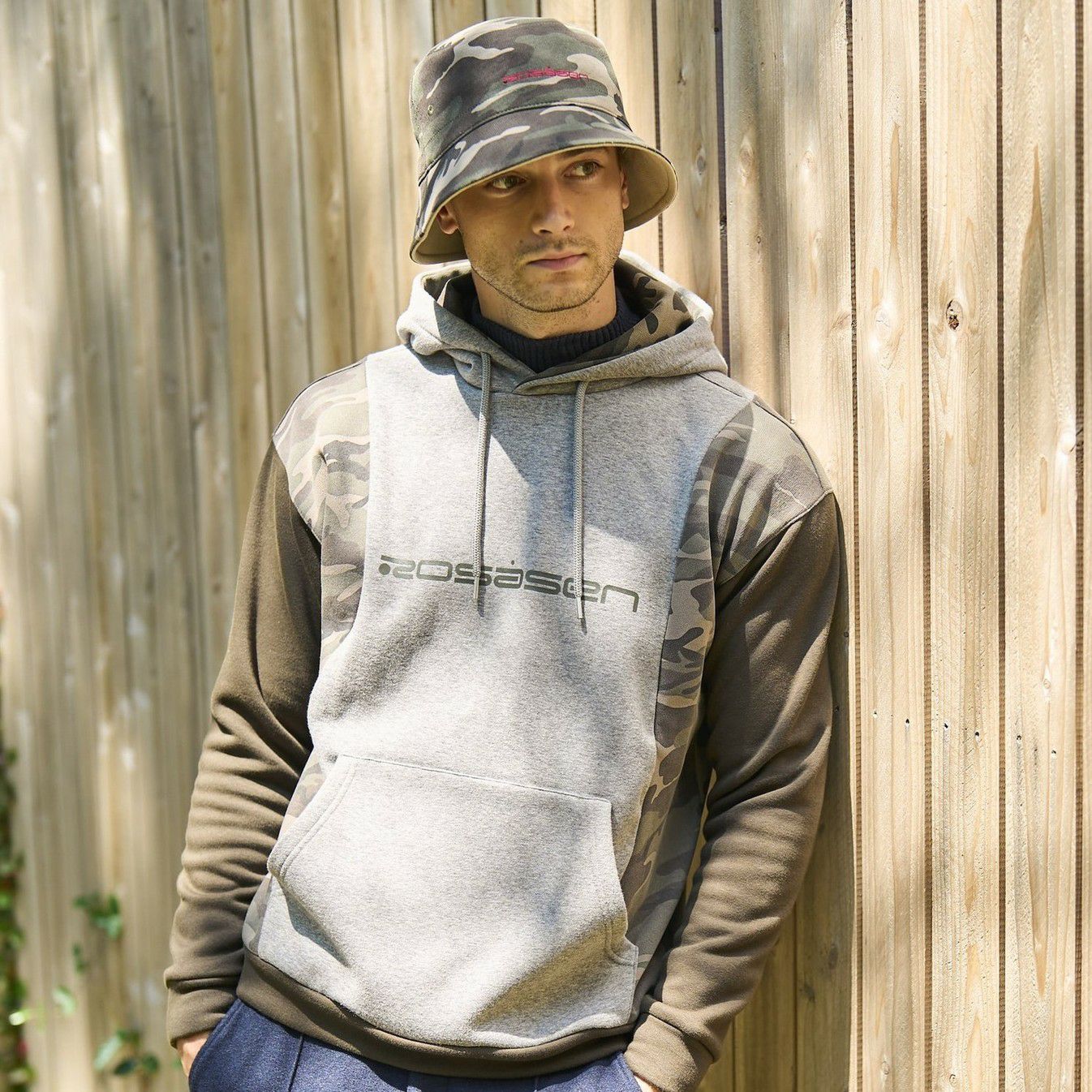 ロサーセンのパーカー