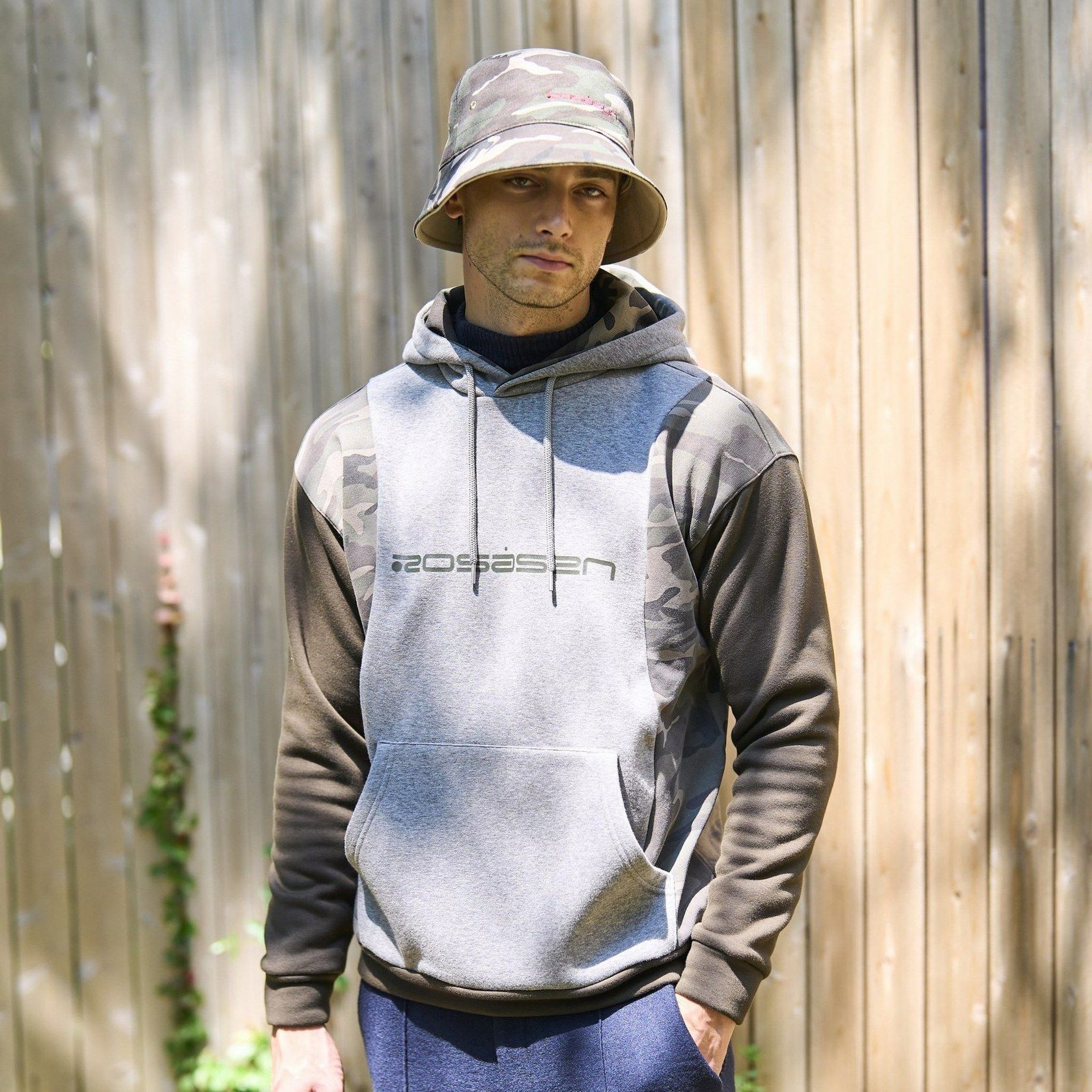 ロサーセンのパーカー