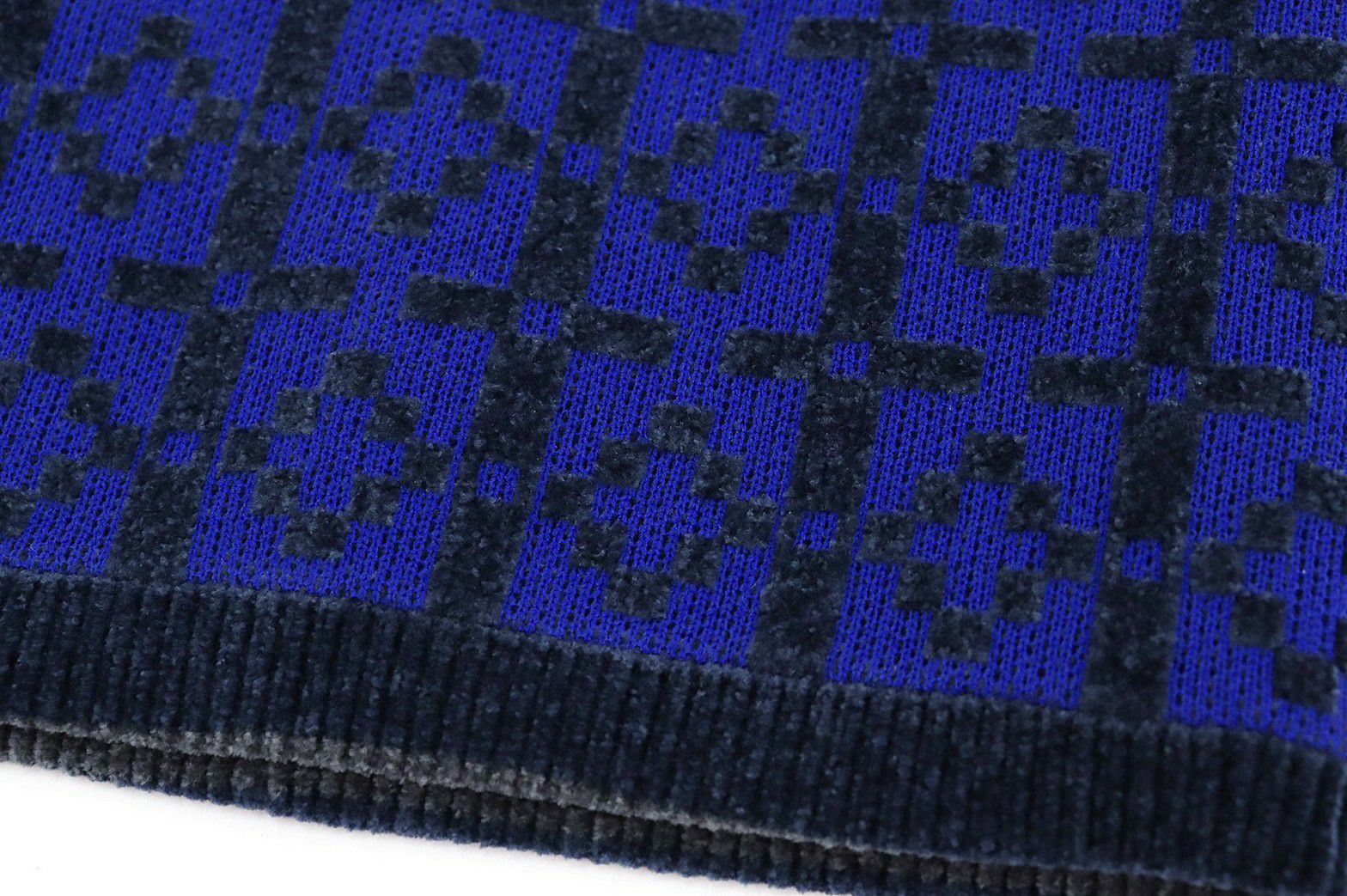 レザレクションのネックウォーマー