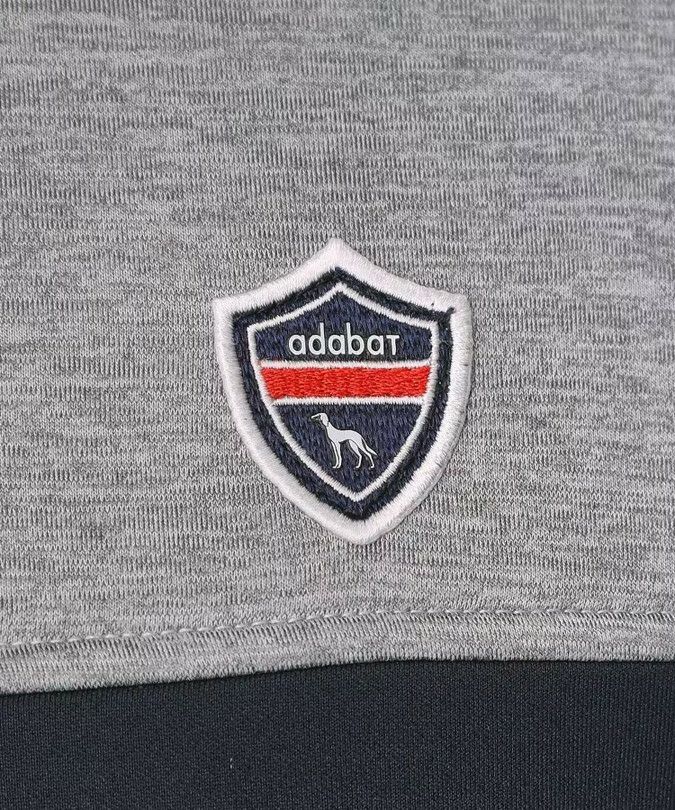 アダバットのパーカー