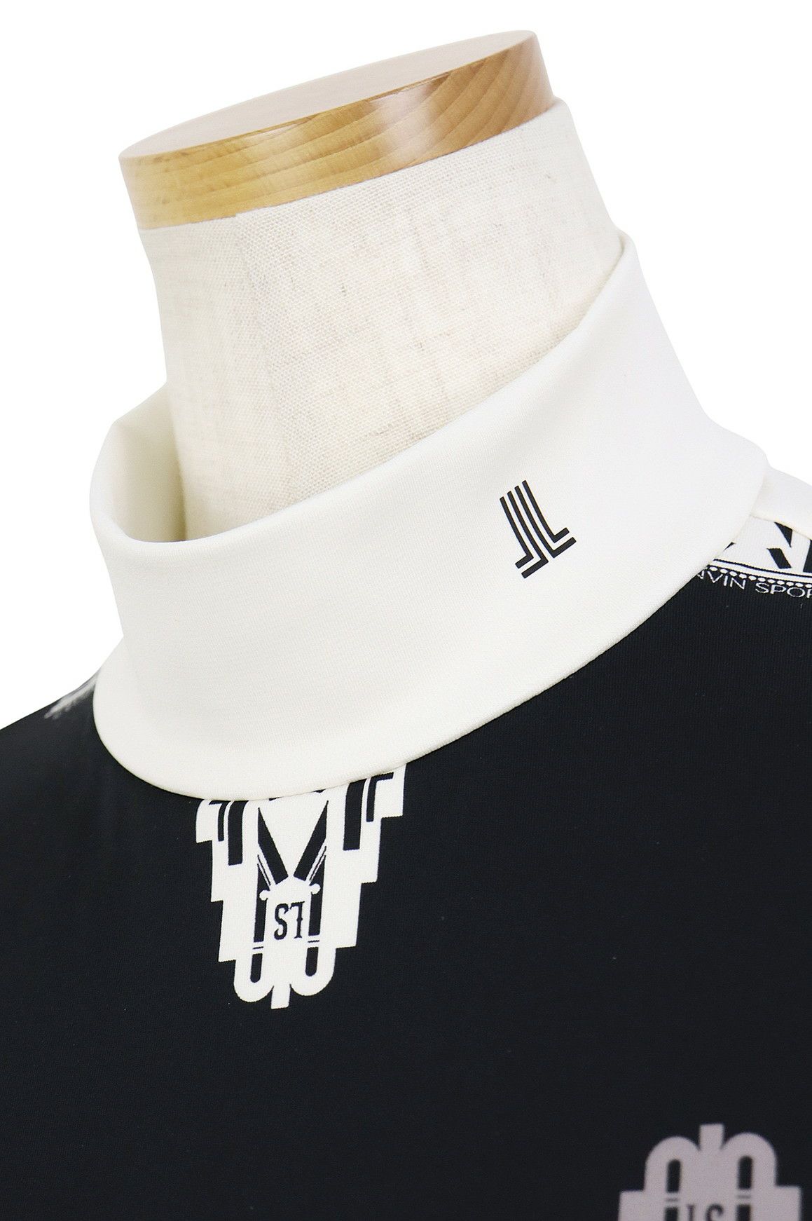 ランバンスポールのハイネックシャツ