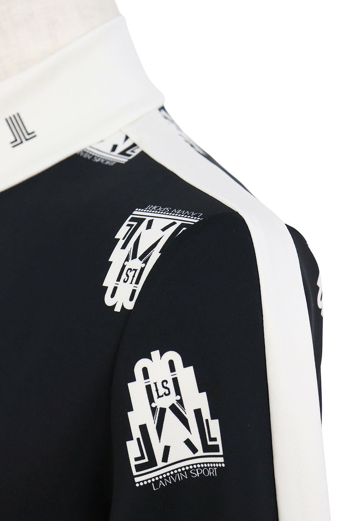 ランバンスポールのハイネックシャツ